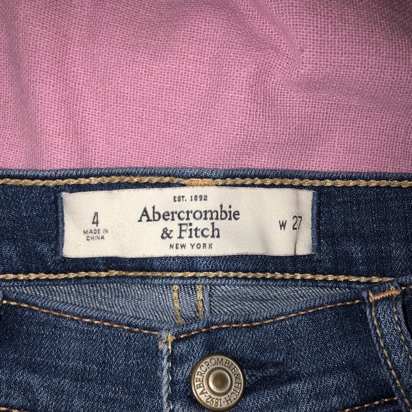 Abercrombie & Fitch | Cropped Jean Short | SZ 4 - Picture 4 of 4